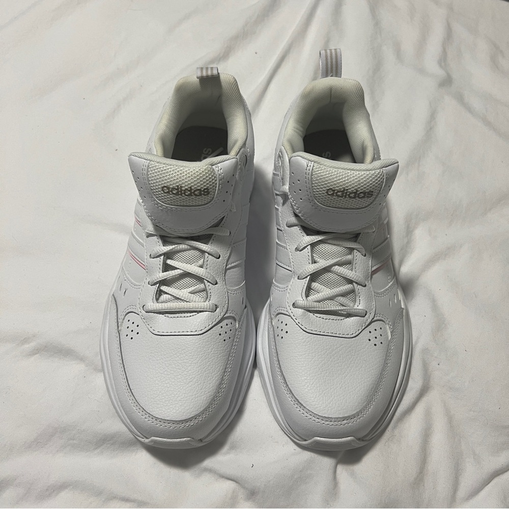 🚨 Last day Fri 🧳 NWOT Adidas White Sneakers